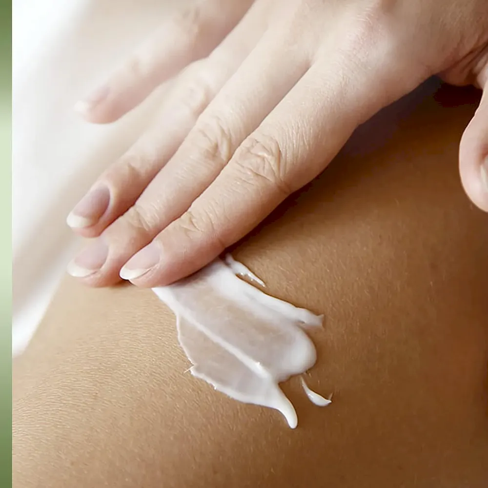 Vaseline Intensive Care Body Lotion for Dry Skin Soothing Hydration Lotion Made with Ultra-Hydrating Lipids + 1% Aloe Vera Extract to Refresh Dehydrated Skin 20.3 oz. Pack of 3 (packaging May Vary) - Image 10